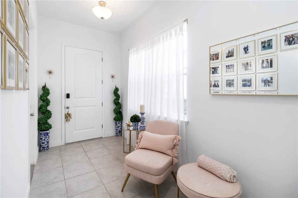 Activo con contrato: $833,000 (4 camas, 3 baños, 2817 Pies cuadrados)
