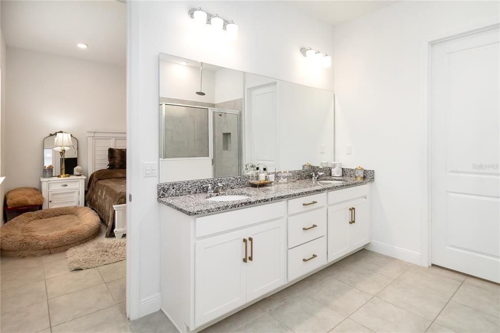 Activo con contrato: $833,000 (4 camas, 3 baños, 2817 Pies cuadrados)