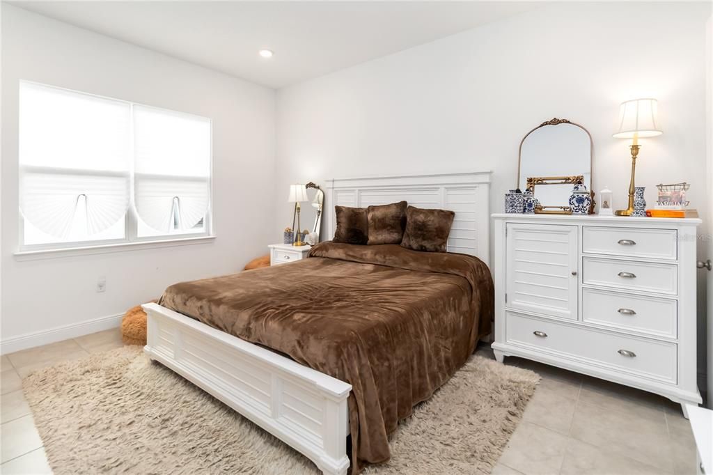 Activo con contrato: $833,000 (4 camas, 3 baños, 2817 Pies cuadrados)