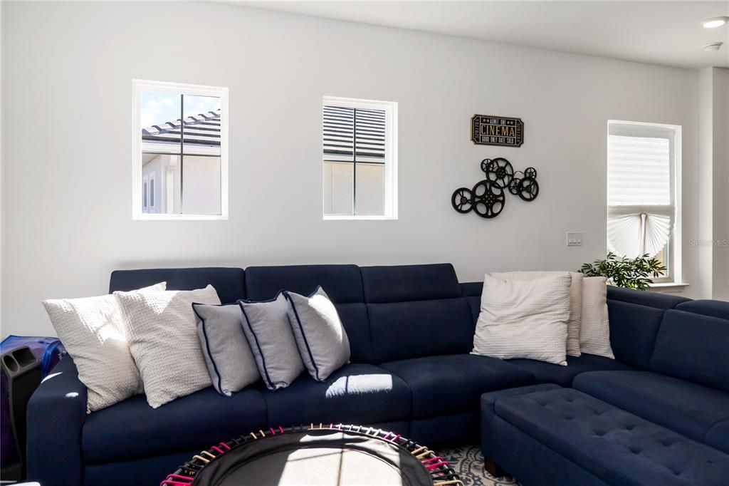 Activo con contrato: $833,000 (4 camas, 3 baños, 2817 Pies cuadrados)