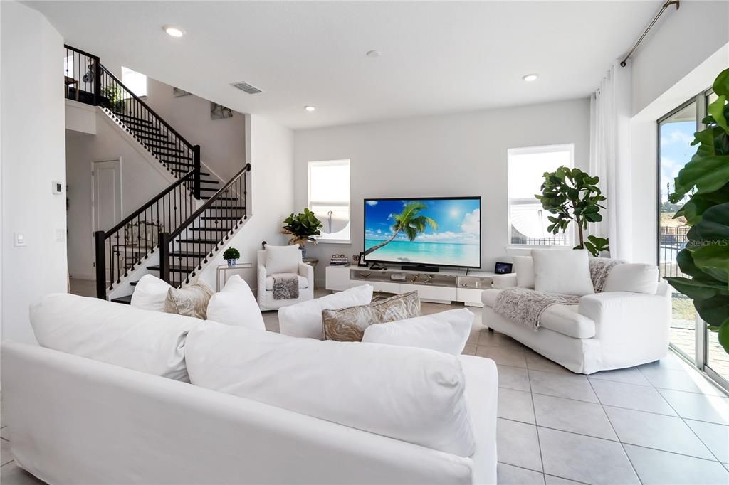 Activo con contrato: $833,000 (4 camas, 3 baños, 2817 Pies cuadrados)