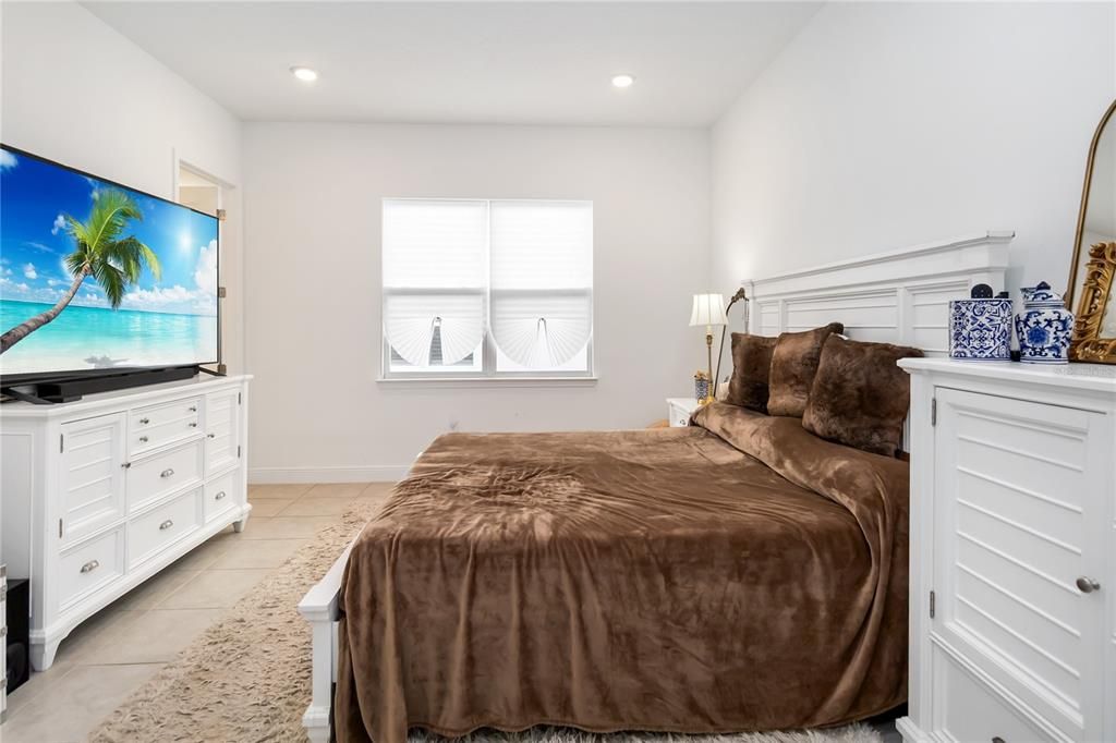 Activo con contrato: $833,000 (4 camas, 3 baños, 2817 Pies cuadrados)