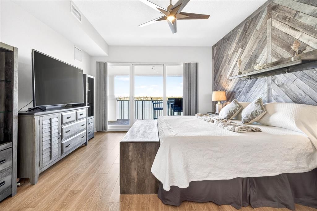 For Sale: $1,075,000 (3 beds, 3 baths, 1995 Square Feet)