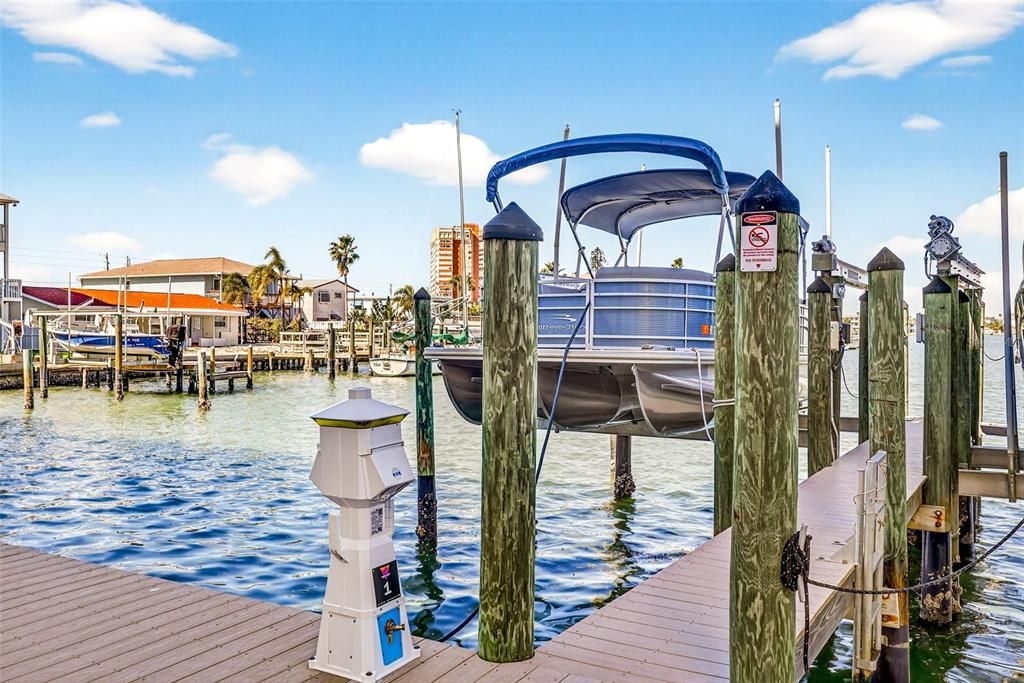 For Sale: $1,075,000 (3 beds, 3 baths, 1995 Square Feet)