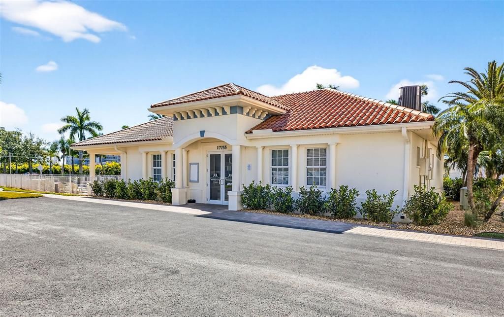 For Sale: $1,075,000 (3 beds, 3 baths, 1995 Square Feet)