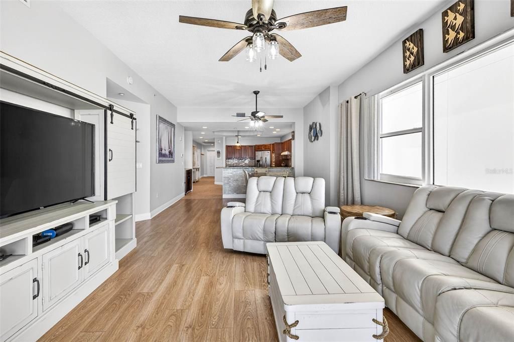 For Sale: $1,075,000 (3 beds, 3 baths, 1995 Square Feet)
