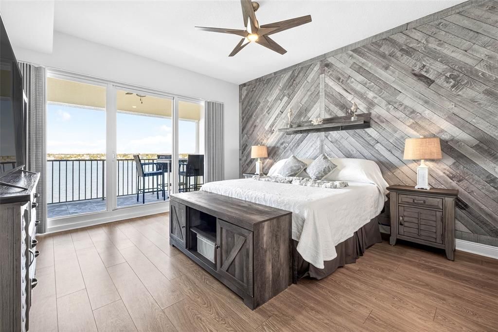 For Sale: $1,075,000 (3 beds, 3 baths, 1995 Square Feet)