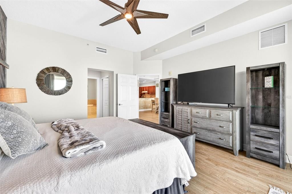 For Sale: $1,075,000 (3 beds, 3 baths, 1995 Square Feet)