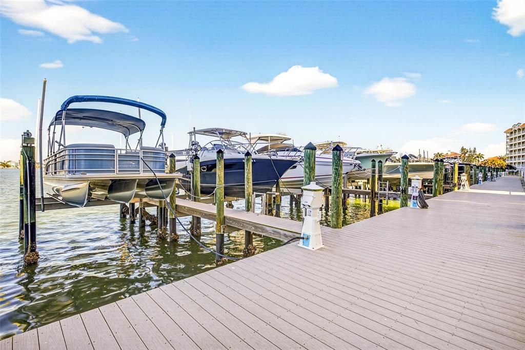 For Sale: $1,075,000 (3 beds, 3 baths, 1995 Square Feet)