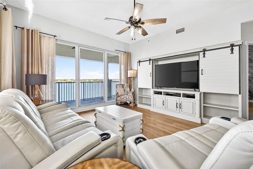 For Sale: $1,075,000 (3 beds, 3 baths, 1995 Square Feet)