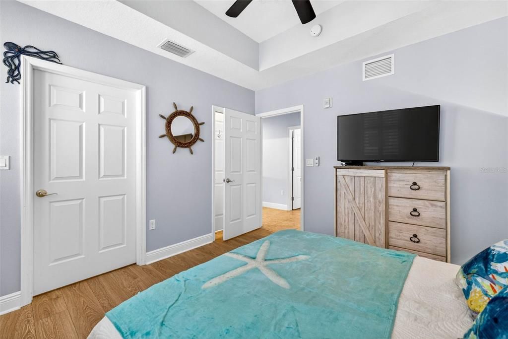 For Sale: $1,075,000 (3 beds, 3 baths, 1995 Square Feet)