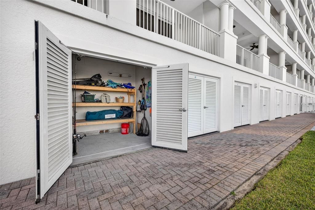 For Sale: $1,075,000 (3 beds, 3 baths, 1995 Square Feet)