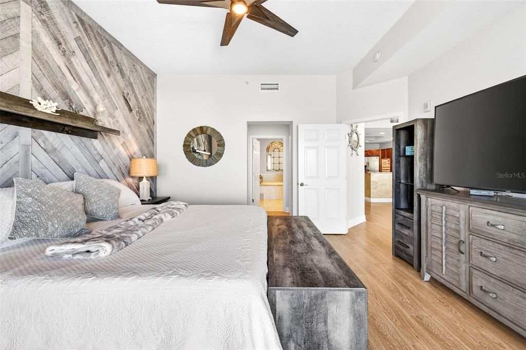 For Sale: $1,075,000 (3 beds, 3 baths, 1995 Square Feet)