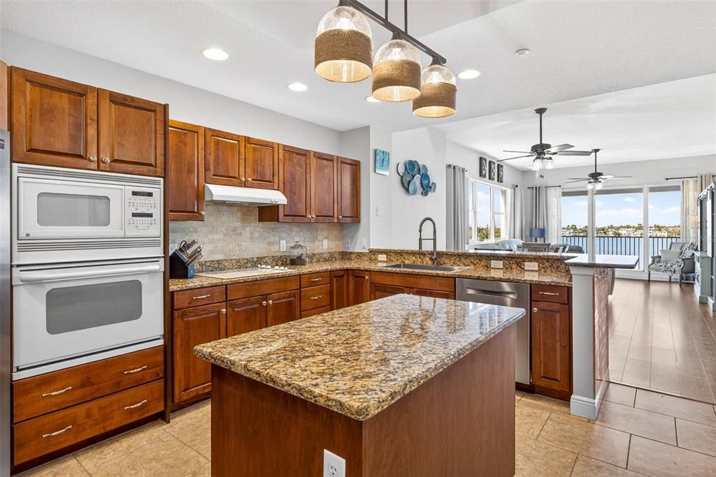 For Sale: $1,075,000 (3 beds, 3 baths, 1995 Square Feet)