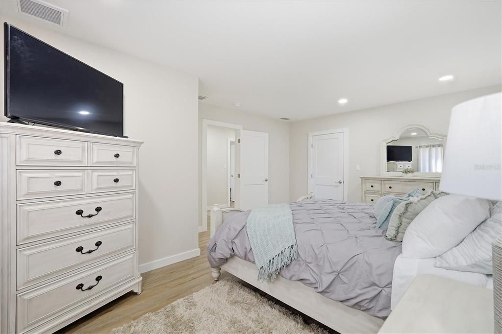 For Rent: $8,500 (3 beds, 2 baths, 2012 Square Feet)