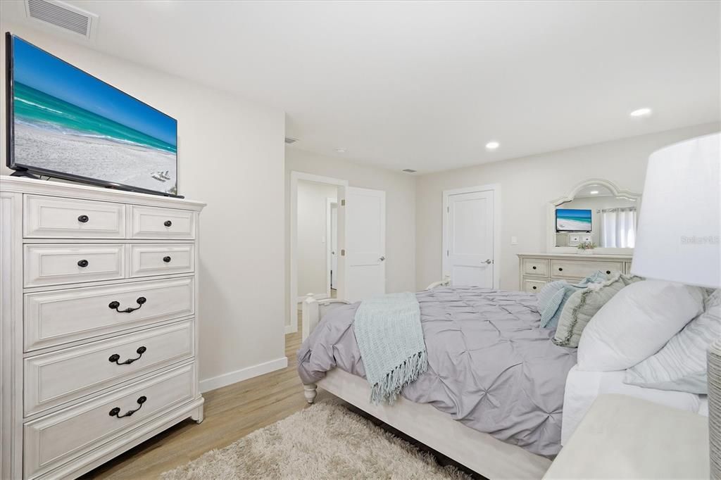 For Rent: $8,500 (3 beds, 2 baths, 2012 Square Feet)