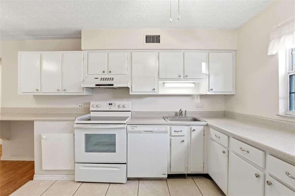 Activo con contrato: $139,500 (2 camas, 1 baños, 920 Pies cuadrados)