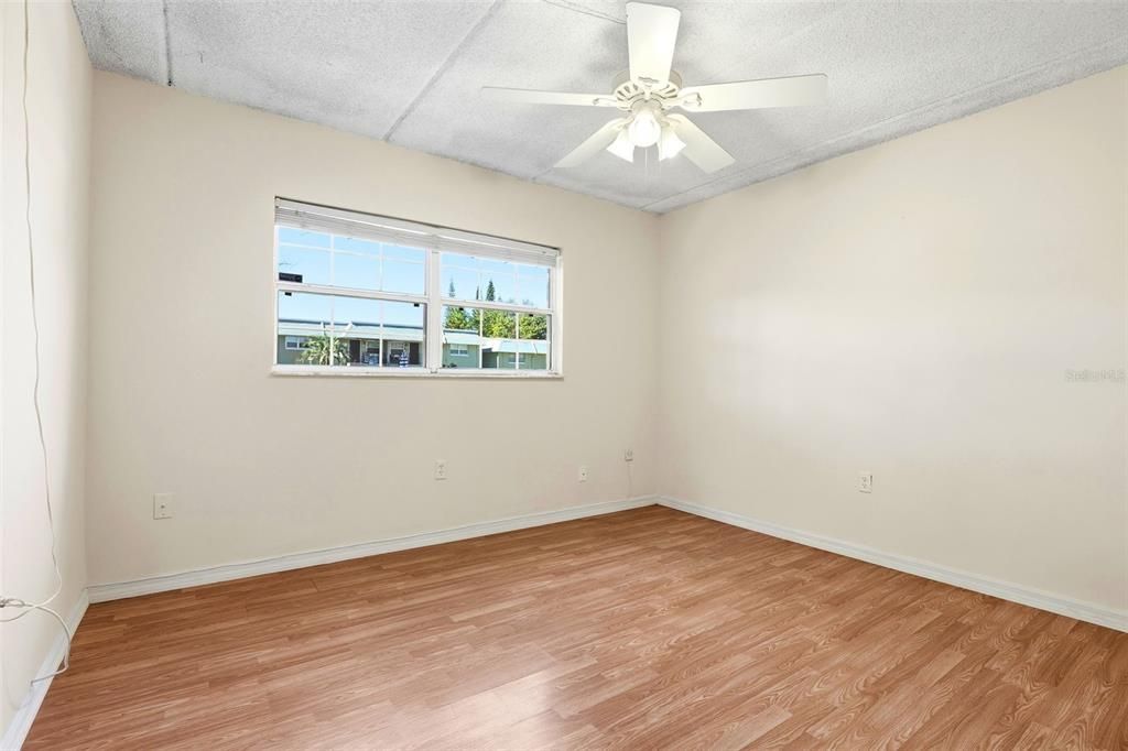 Activo con contrato: $139,500 (2 camas, 1 baños, 920 Pies cuadrados)