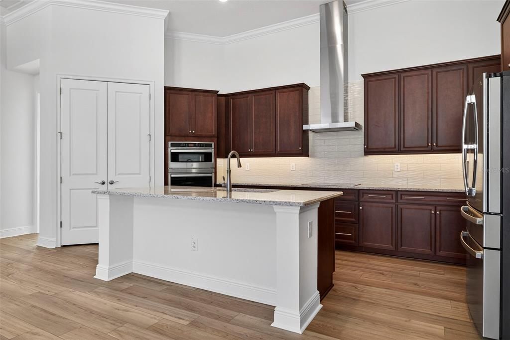 Active With Contract: $565,000 (3 beds, 2 baths, 2133 Square Feet)