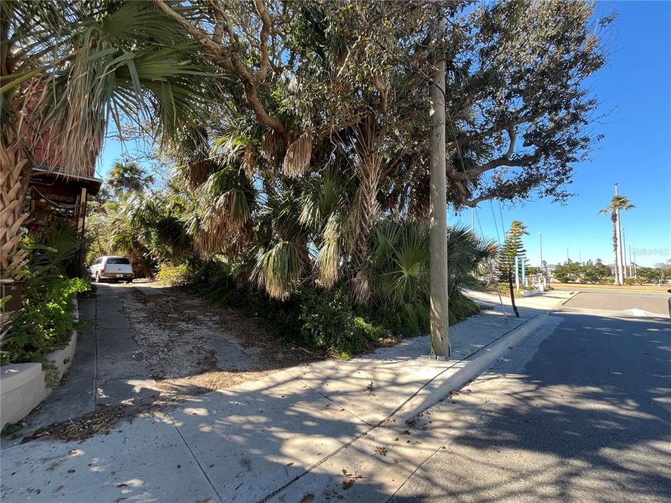 待售: $80,000 (0.10 acres)