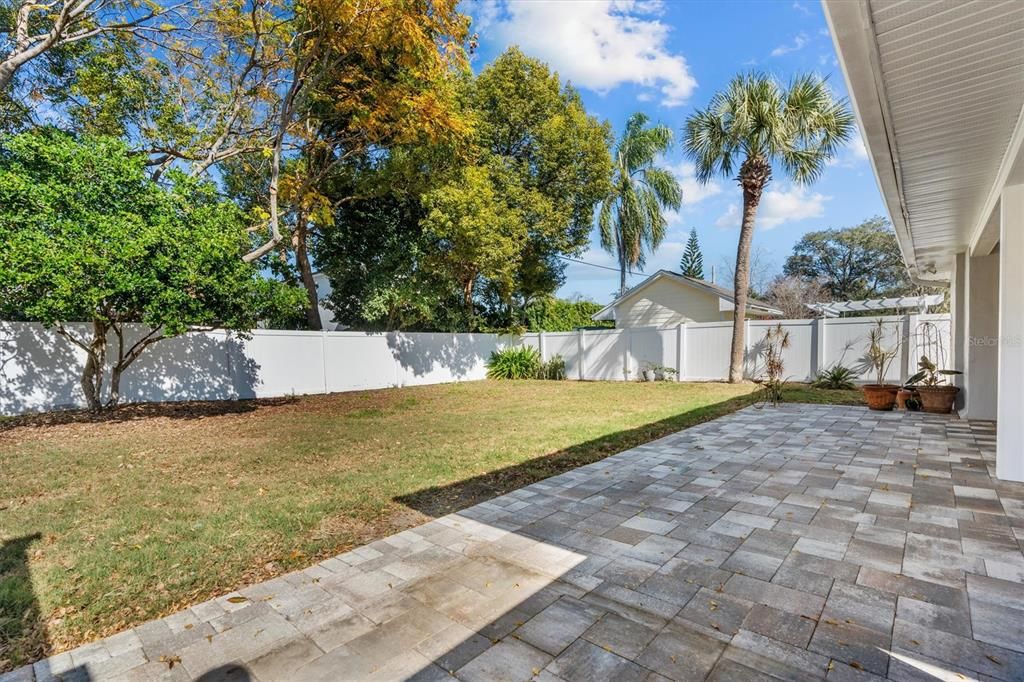 Activo con contrato: $735,000 (4 camas, 2 baños, 2001 Pies cuadrados)