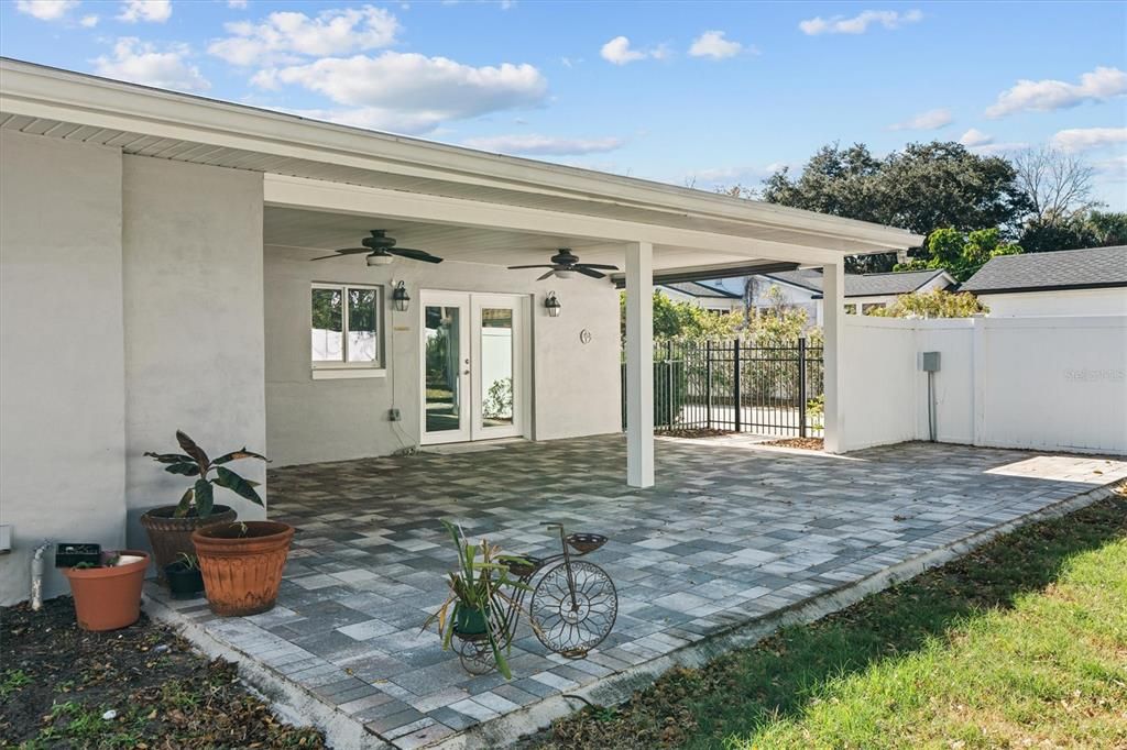 Activo con contrato: $735,000 (4 camas, 2 baños, 2001 Pies cuadrados)