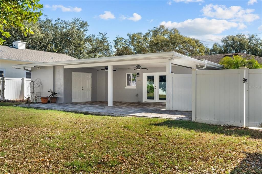 Activo con contrato: $735,000 (4 camas, 2 baños, 2001 Pies cuadrados)