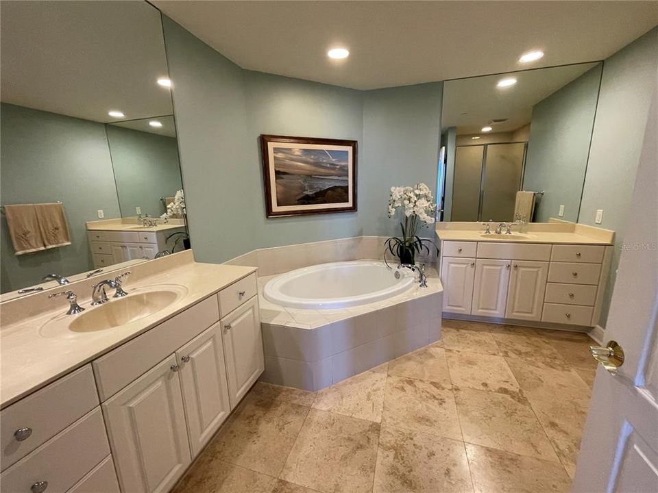 For Rent: $10,000 (3 beds, 3 baths, 2087 Square Feet)