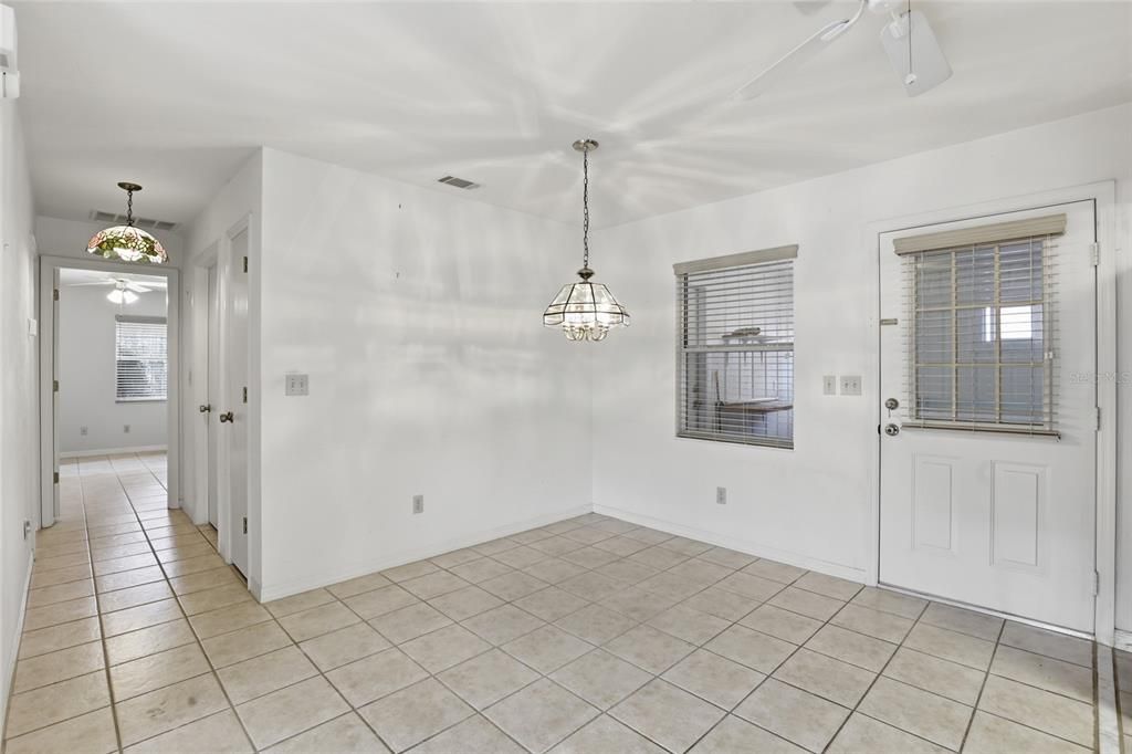 Под контрактом: $239,900 (2 спален, 2 ванн, 1504 Квадратных фут)