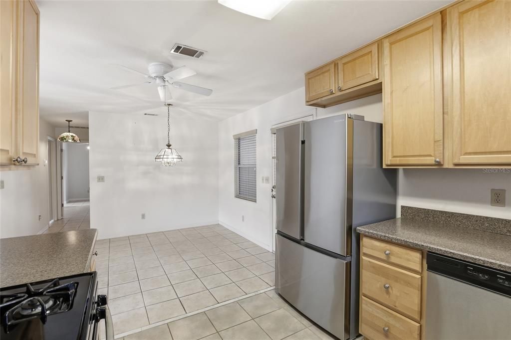 Под контрактом: $239,900 (2 спален, 2 ванн, 1504 Квадратных фут)