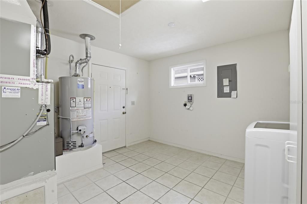 Под контрактом: $239,900 (2 спален, 2 ванн, 1504 Квадратных фут)