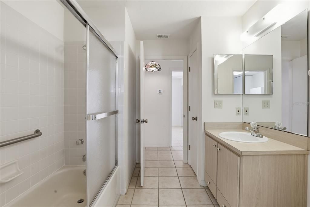 Под контрактом: $239,900 (2 спален, 2 ванн, 1504 Квадратных фут)