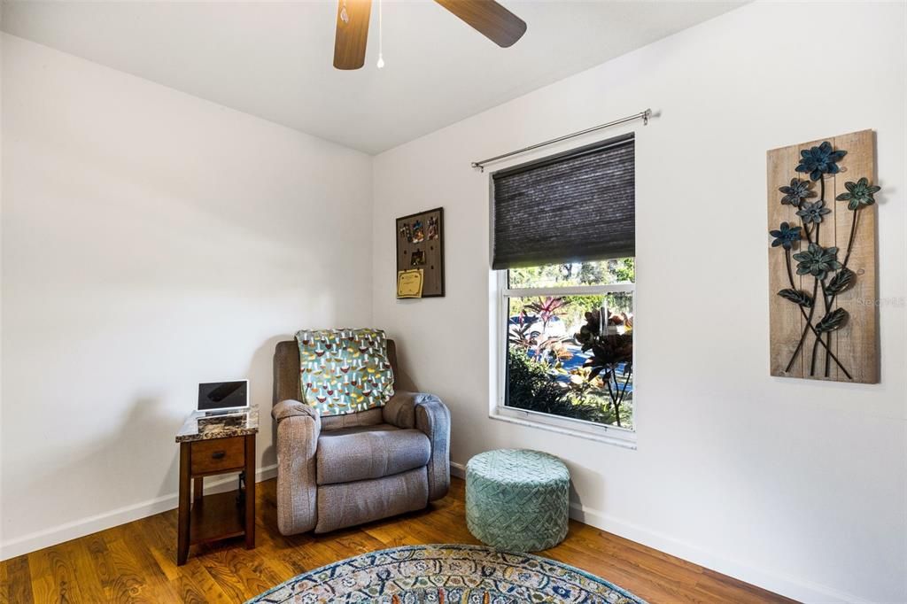 Под контрактом: $314,900 (3 спален, 2 ванн, 1210 Квадратных фут)