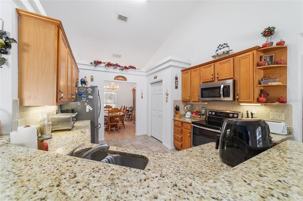 Active With Contract: $618,750 (6 beds, 3 baths, 2656 Square Feet)