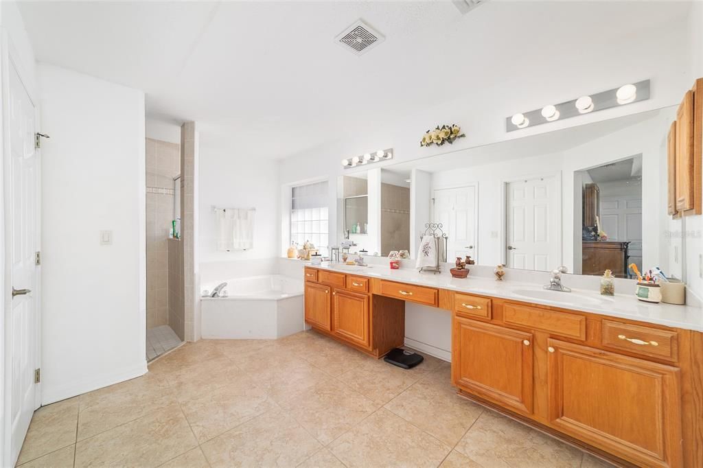 Active With Contract: $618,750 (6 beds, 3 baths, 2656 Square Feet)