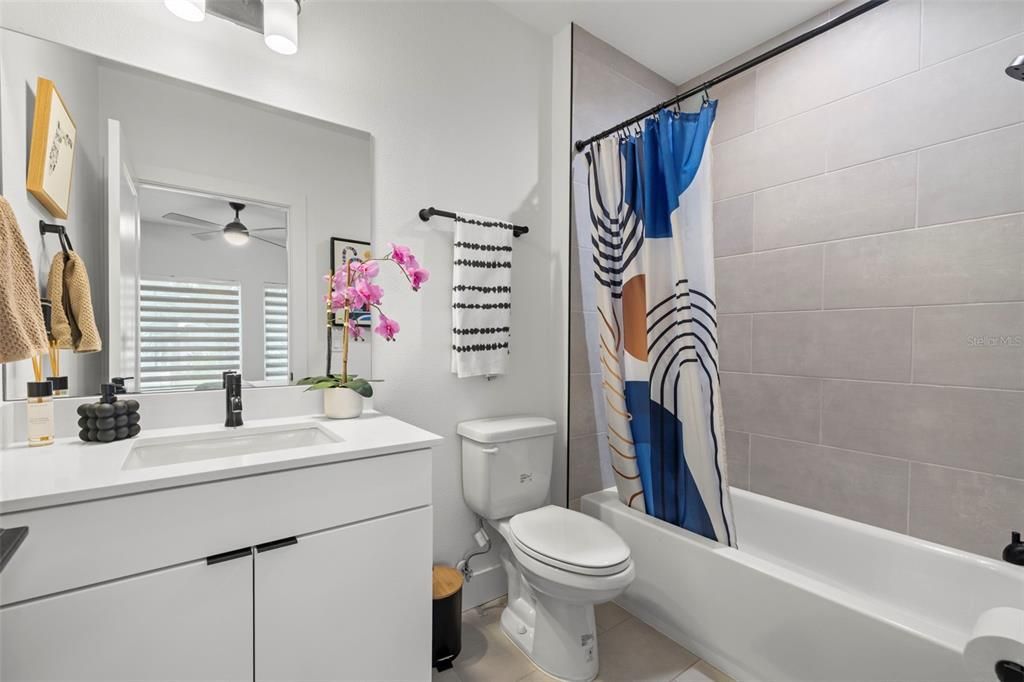 Activo con contrato: $649,900 (2 camas, 2 baños, 1909 Pies cuadrados)