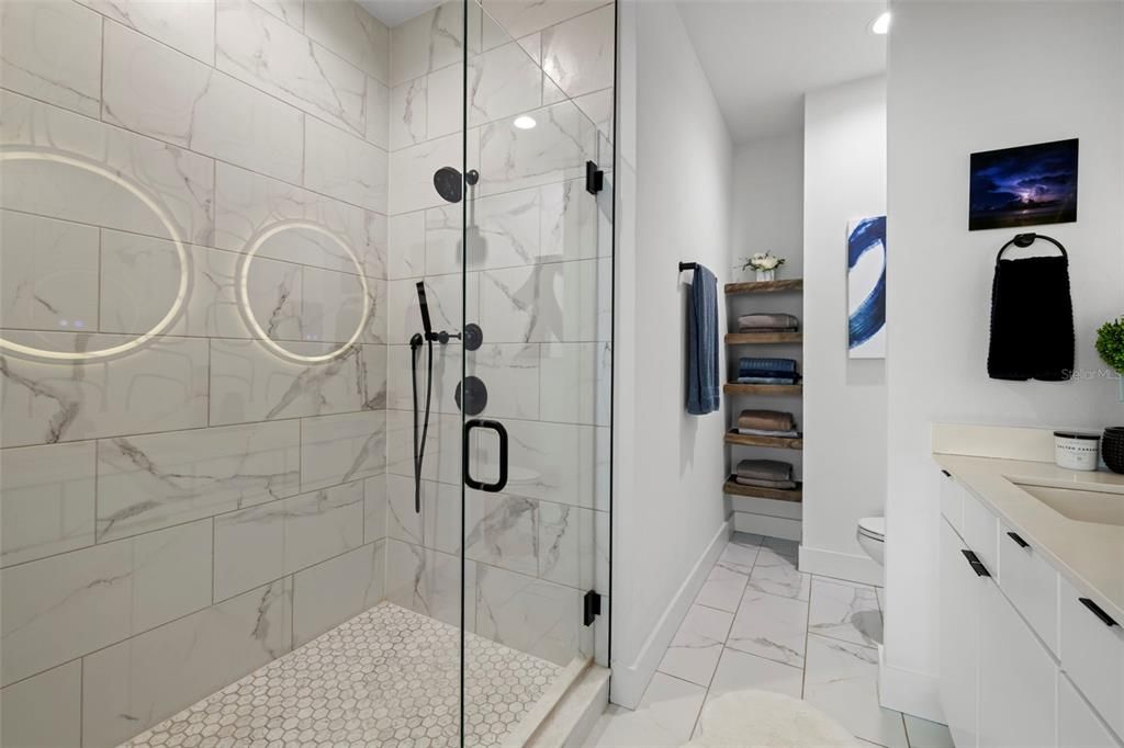Activo con contrato: $649,900 (2 camas, 2 baños, 1909 Pies cuadrados)