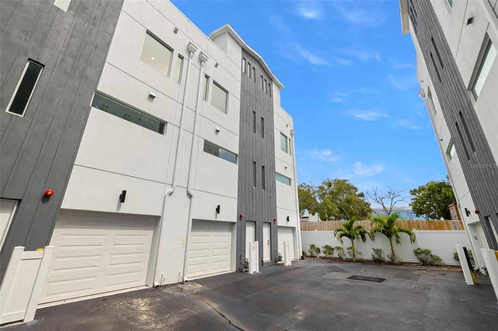 Activo con contrato: $649,900 (2 camas, 2 baños, 1909 Pies cuadrados)