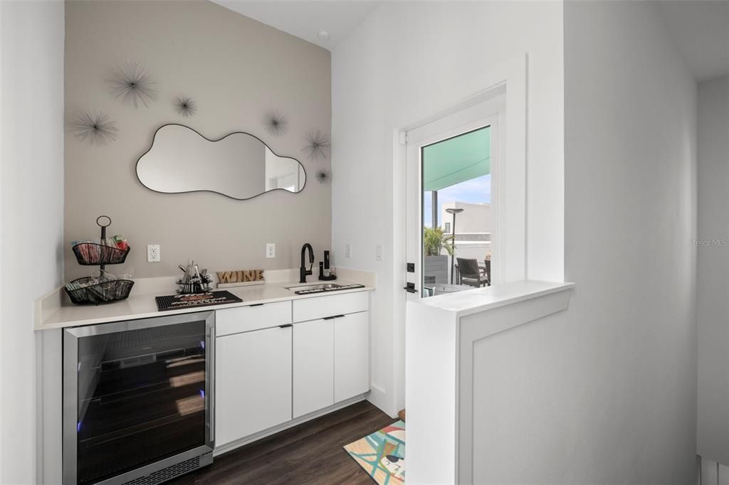 Activo con contrato: $649,900 (2 camas, 2 baños, 1909 Pies cuadrados)