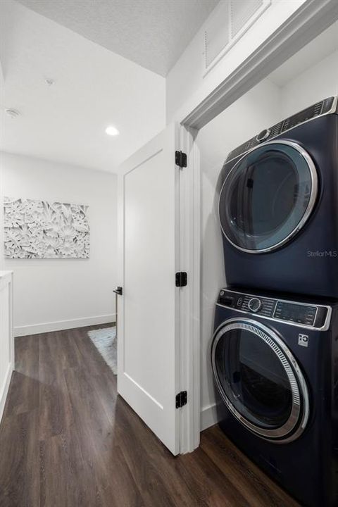 Activo con contrato: $649,900 (2 camas, 2 baños, 1909 Pies cuadrados)