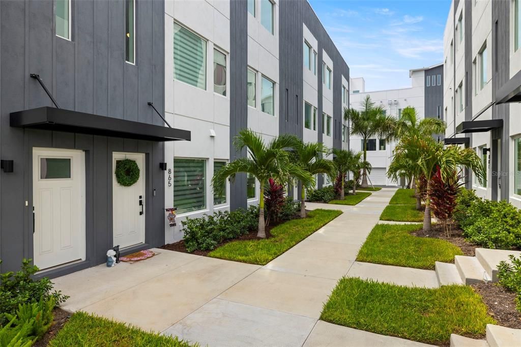 Activo con contrato: $649,900 (2 camas, 2 baños, 1909 Pies cuadrados)