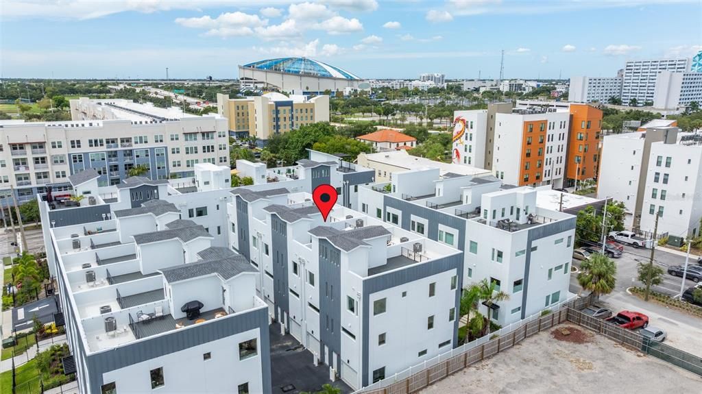 Activo con contrato: $649,900 (2 camas, 2 baños, 1909 Pies cuadrados)