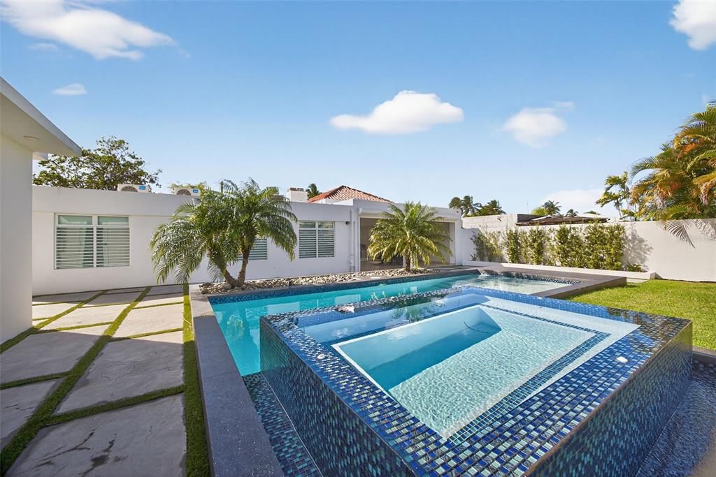 Active With Contract: $985,000 (4 beds, 4 baths, 1900 Square Feet)