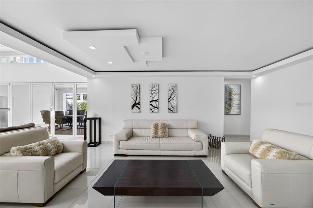 Active With Contract: $985,000 (4 beds, 4 baths, 1900 Square Feet)
