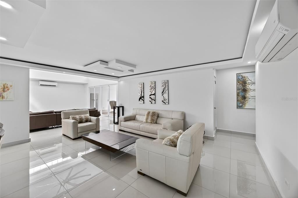 Active With Contract: $985,000 (4 beds, 4 baths, 1900 Square Feet)