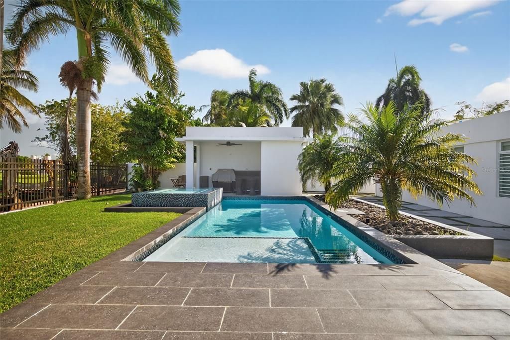 Active With Contract: $985,000 (4 beds, 4 baths, 1900 Square Feet)
