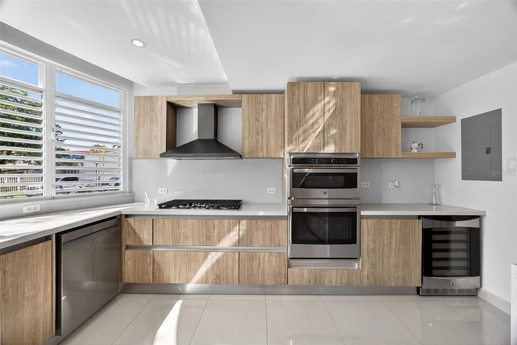 Active With Contract: $985,000 (4 beds, 4 baths, 1900 Square Feet)