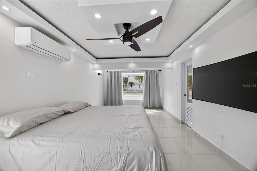 Active With Contract: $985,000 (4 beds, 4 baths, 1900 Square Feet)