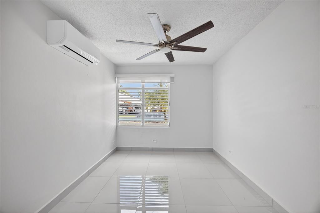 Active With Contract: $985,000 (4 beds, 4 baths, 1900 Square Feet)