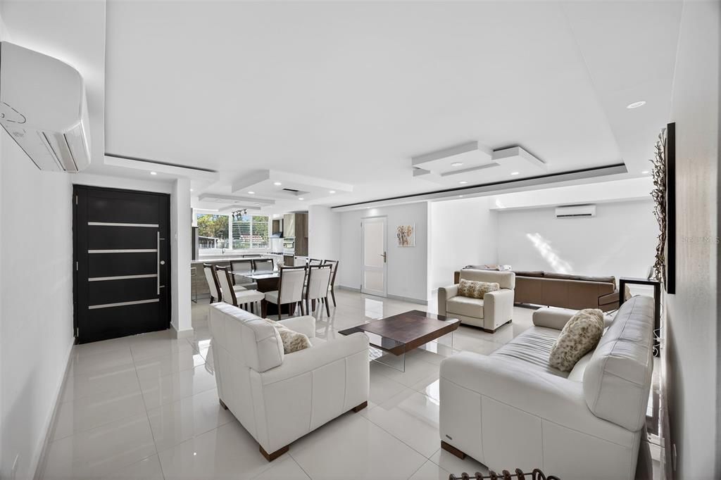Active With Contract: $985,000 (4 beds, 4 baths, 1900 Square Feet)